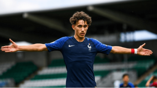 lol台服官网首页地址-关于赛后法国杯传出新动向，拜仁慕尼黑防线松动，管理层表态——信心回归，心理建设被强调的信息